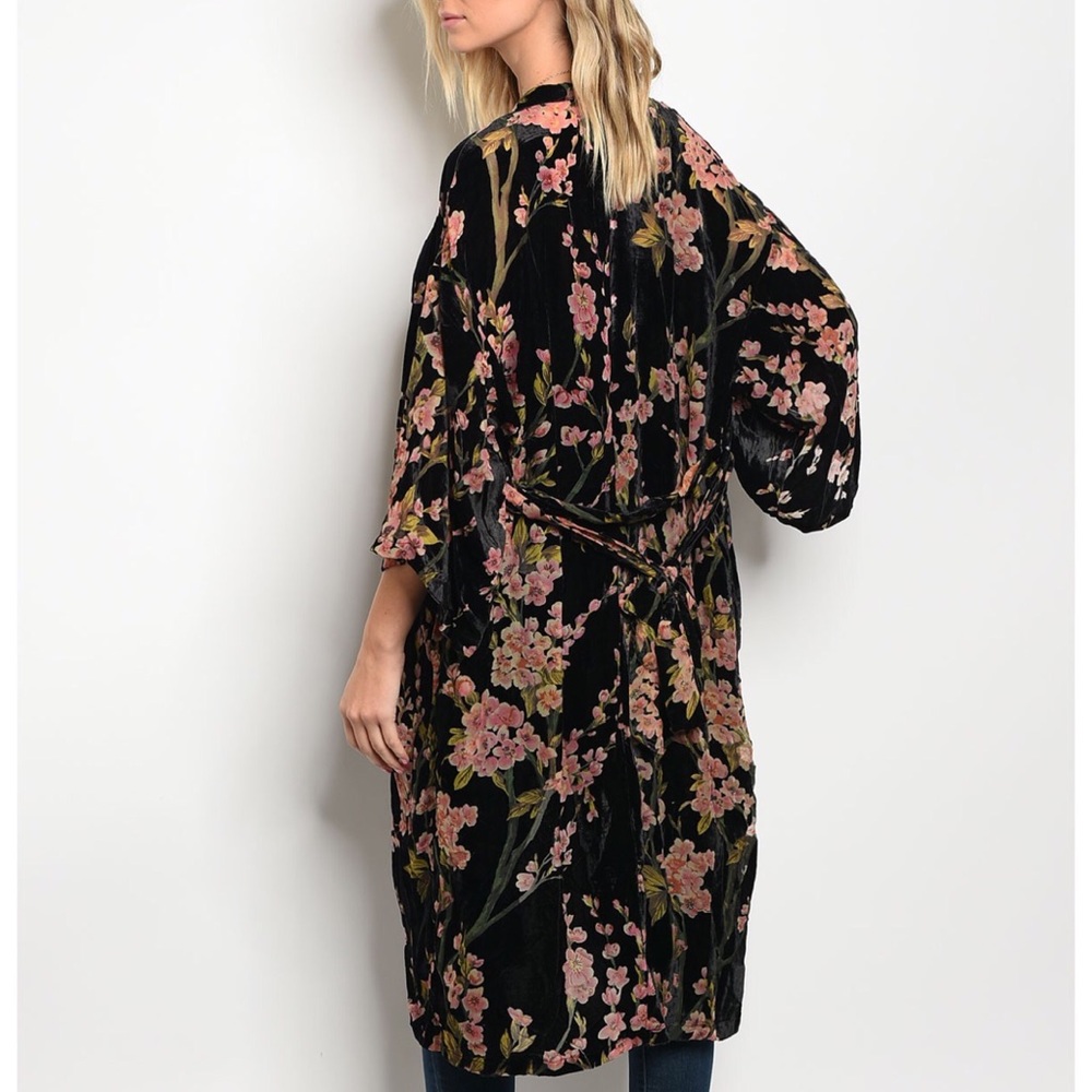| VELVET + FLORAL KIMONO | - Picture 2 of 4